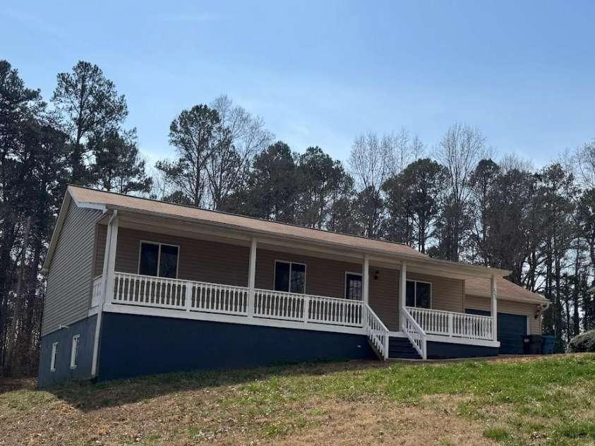 2290 9th Avenue Drive, Hickory, NC 28601.  MLS# CAR4163776, YatesRealty ID 10920. 