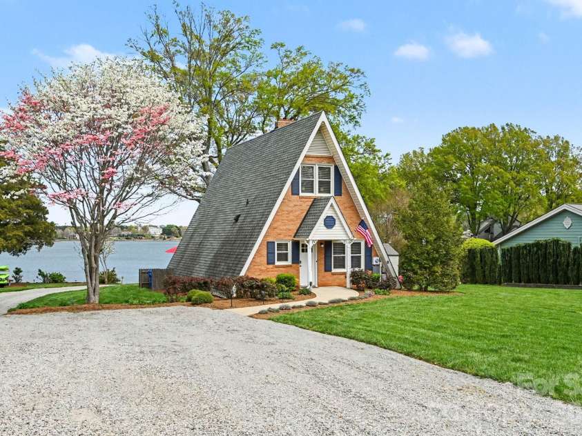 250 Ponderosa Circle, Mooresville, NC 28117.  MLS# CAR4364992, YatesRealty ID 10921. 