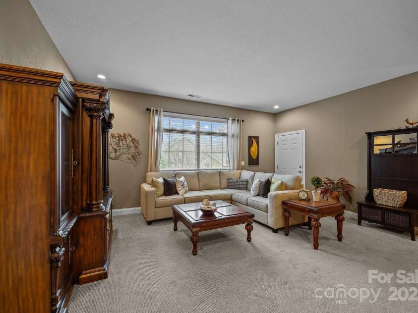 43 Smokemont Drive, Arden, NC 28704.  MLS# CAR4197497, YatesRealty ID 10921. Huge lower level bonus room at the bottom of the open staricase and attaches to the garage.