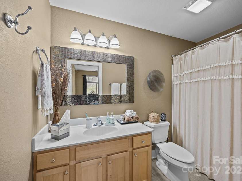 43 Smokemont Drive, Arden, NC 28704.  MLS# CAR4197497, YatesRealty ID 10921. Lower level/basement ensuite bath.