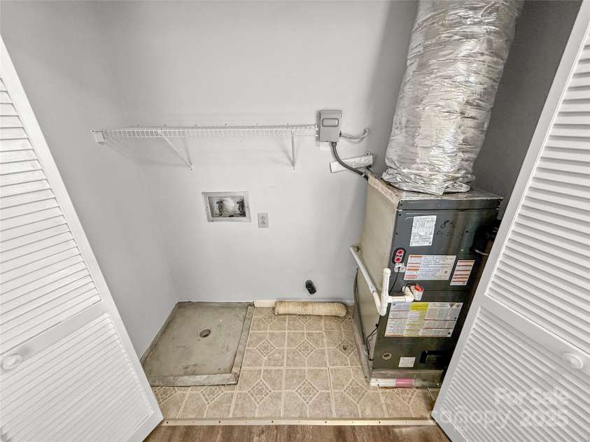 7140 Stonington Lane, Charlotte, NC 28227.  MLS# CAR4227224, YatesRealty ID 10922. 