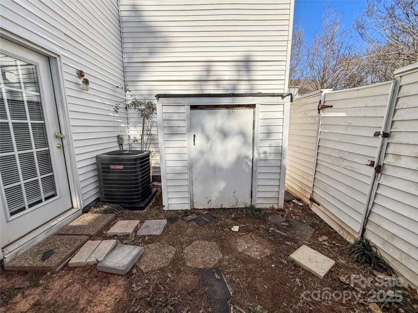7140 Stonington Lane, Charlotte, NC 28227.  MLS# CAR4227224, YatesRealty ID 10922. 