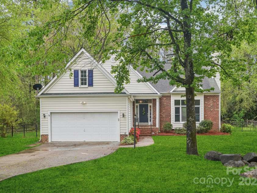 11333 Snapfinger Drive, Charlotte, NC 28277.  MLS# CAR4241632, YatesRealty ID 10923. 