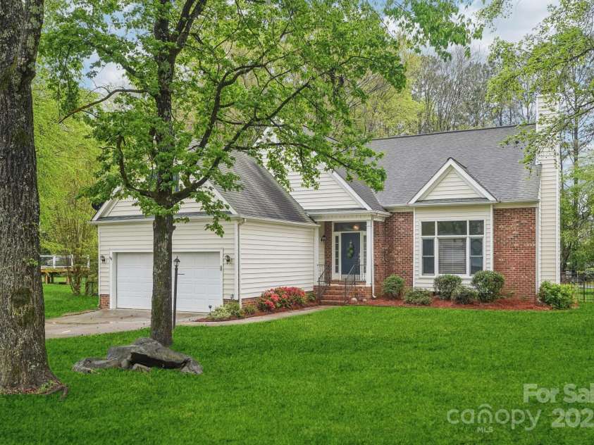 11333 Snapfinger Drive, Charlotte, NC 28277.  MLS# CAR4241632, YatesRealty ID 10923. 