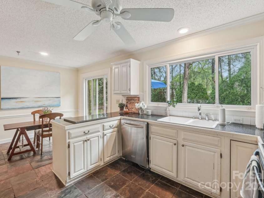 11333 Snapfinger Drive, Charlotte, NC 28277.  MLS# CAR4241632, YatesRealty ID 10923. 