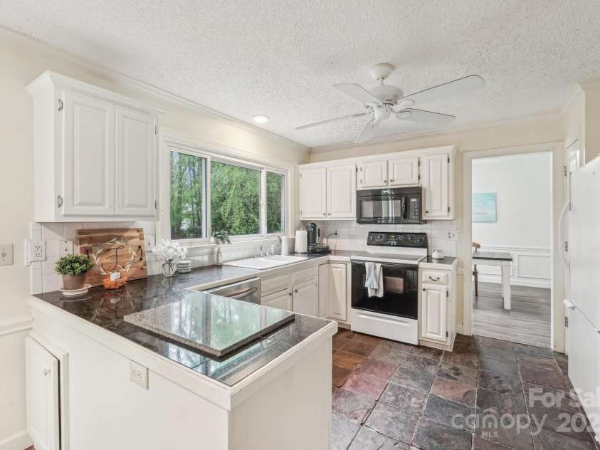 11333 Snapfinger Drive, Charlotte, NC 28277.  MLS# CAR4241632, YatesRealty ID 10923. 