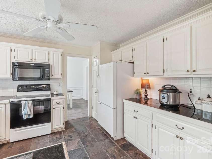 11333 Snapfinger Drive, Charlotte, NC 28277.  MLS# CAR4241632, YatesRealty ID 10923. 