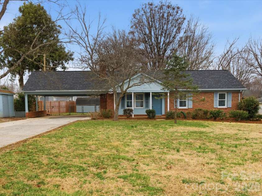 6111 Dovetail Court, Charlotte, NC 28227.  MLS# CAR4349474, YatesRealty ID 10923. 