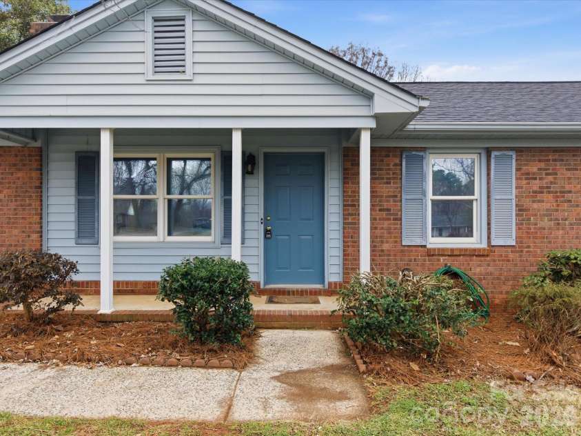 6111 Dovetail Court, Charlotte, NC 28227.  MLS# CAR4349474, YatesRealty ID 10923. 