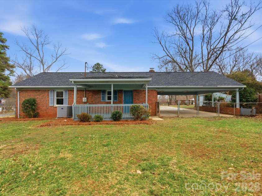 6111 Dovetail Court, Charlotte, NC 28227.  MLS# CAR4349474, YatesRealty ID 10923. 