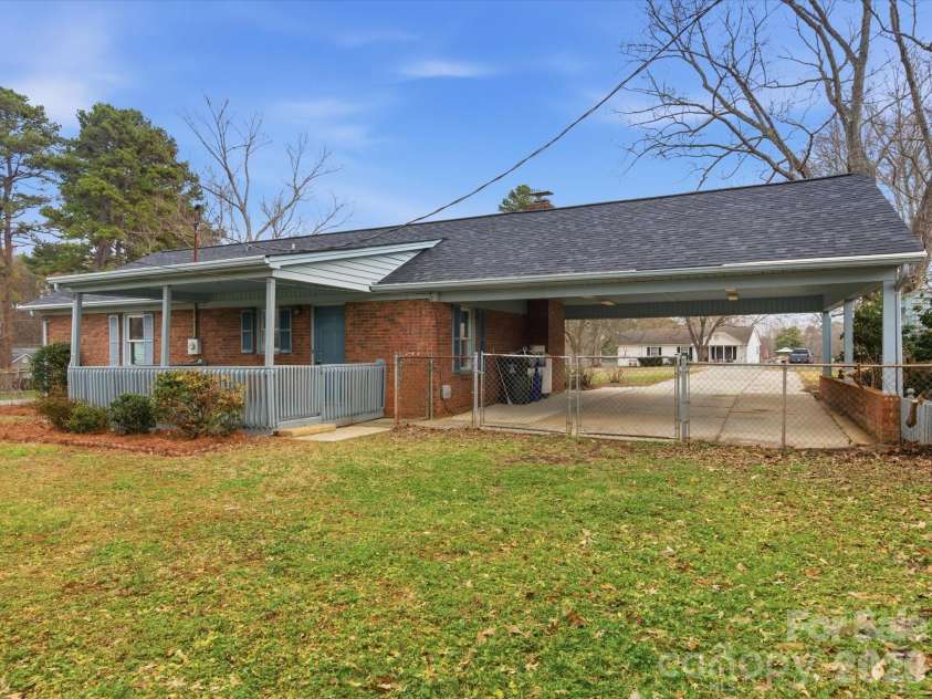 6111 Dovetail Court, Charlotte, NC 28227.  MLS# CAR4349474, YatesRealty ID 10923. 