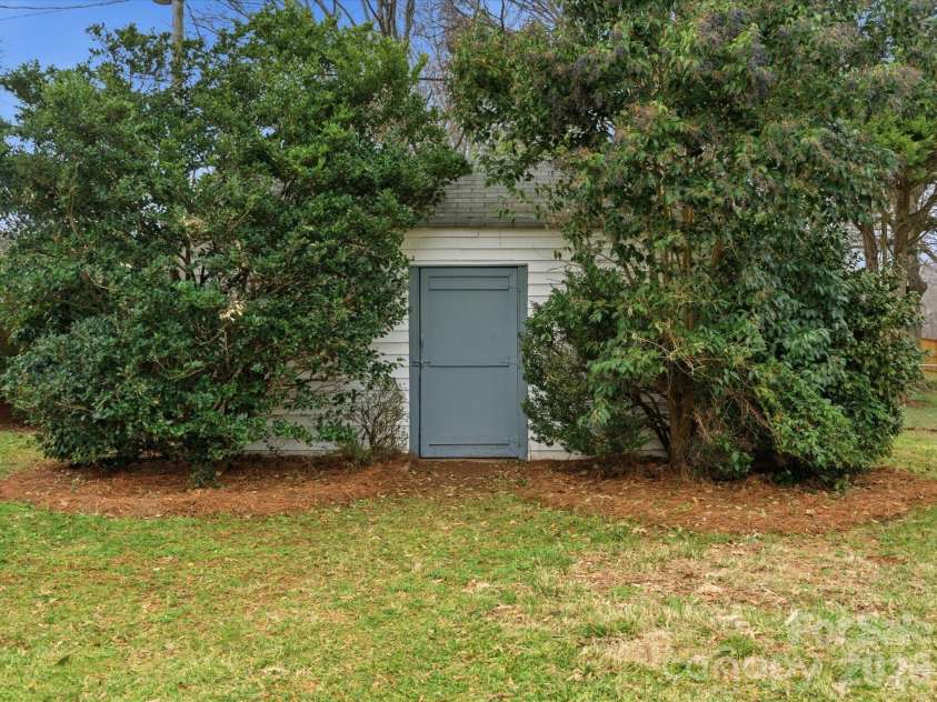 6111 Dovetail Court, Charlotte, NC 28227.  MLS# CAR4349474, YatesRealty ID 10923. 