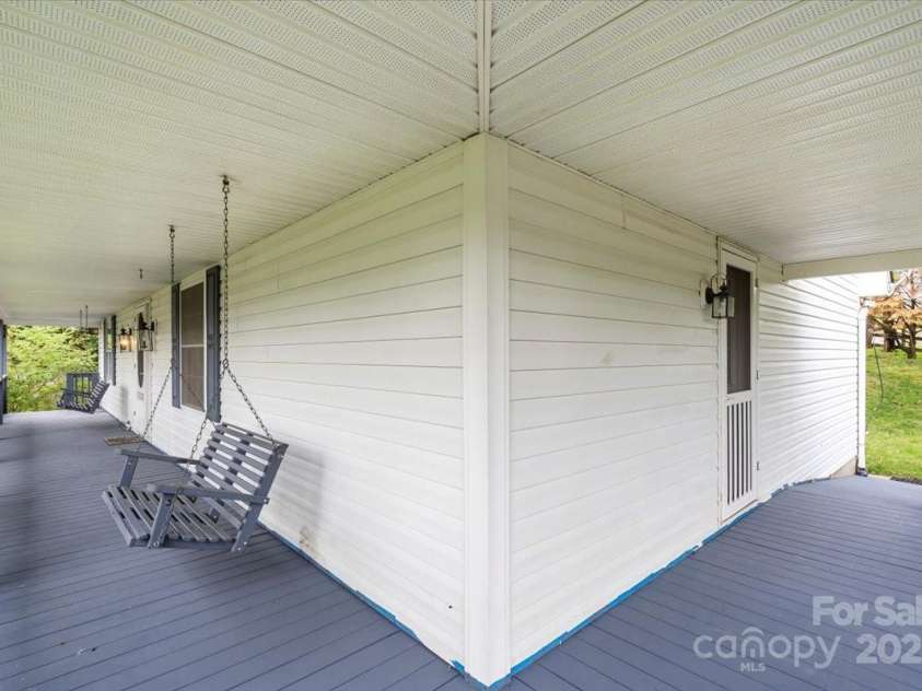 16 Derry Drive, Horse Shoe, NC 28742.  MLS# CAR4242776, YatesRealty ID 10924. 