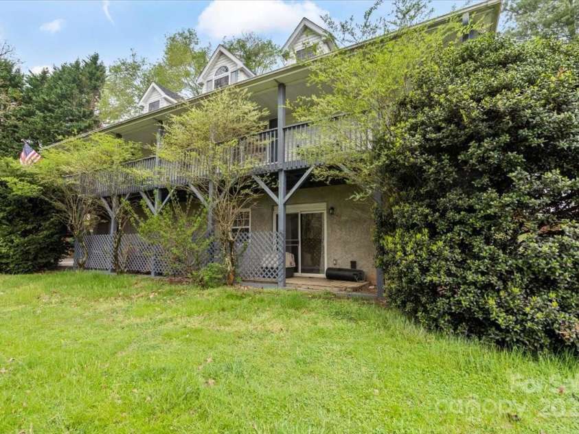 16 Derry Drive, Horse Shoe, NC 28742.  MLS# CAR4242776, YatesRealty ID 10924. 