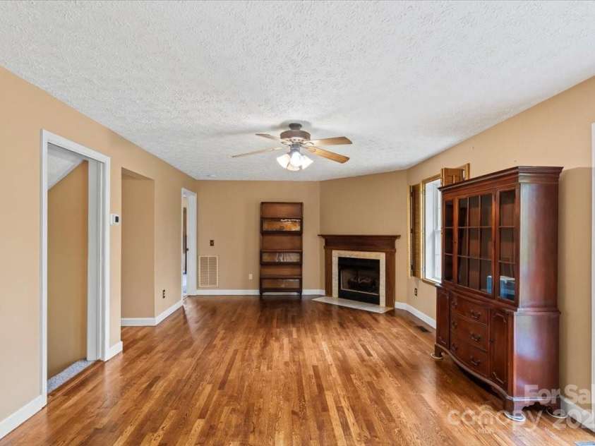 16 Derry Drive, Horse Shoe, NC 28742.  MLS# CAR4242776, YatesRealty ID 10924. 
