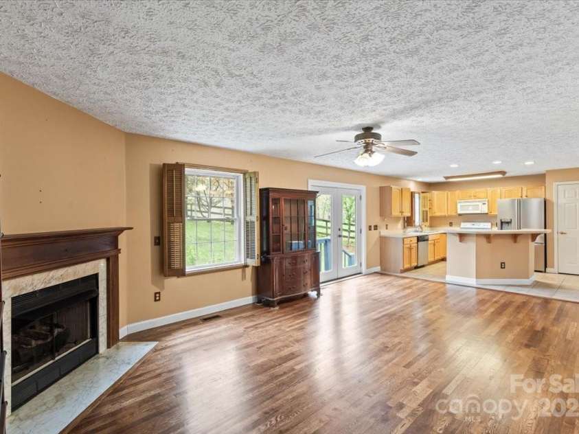 16 Derry Drive, Horse Shoe, NC 28742.  MLS# CAR4242776, YatesRealty ID 10924. 