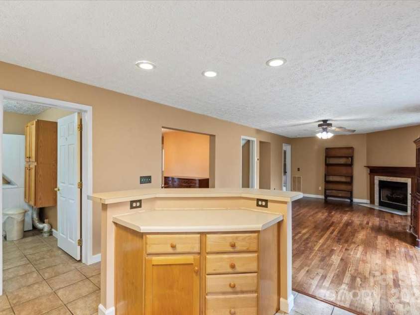 16 Derry Drive, Horse Shoe, NC 28742.  MLS# CAR4242776, YatesRealty ID 10924. 