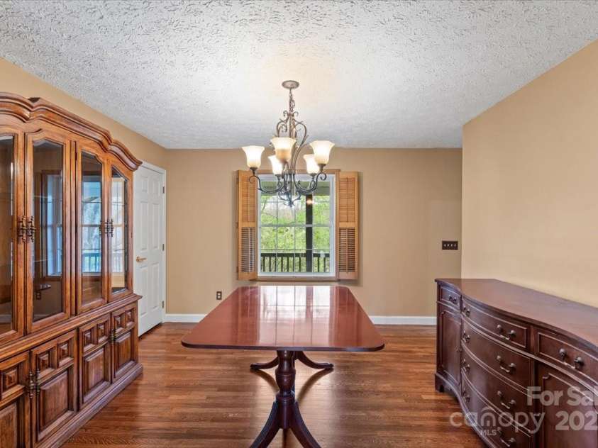 16 Derry Drive, Horse Shoe, NC 28742.  MLS# CAR4242776, YatesRealty ID 10924. 
