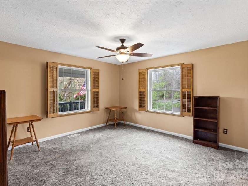16 Derry Drive, Horse Shoe, NC 28742.  MLS# CAR4242776, YatesRealty ID 10924. 