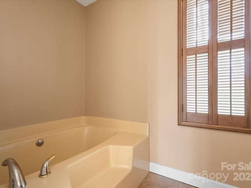 16 Derry Drive, Horse Shoe, NC 28742.  MLS# CAR4242776, YatesRealty ID 10924. 