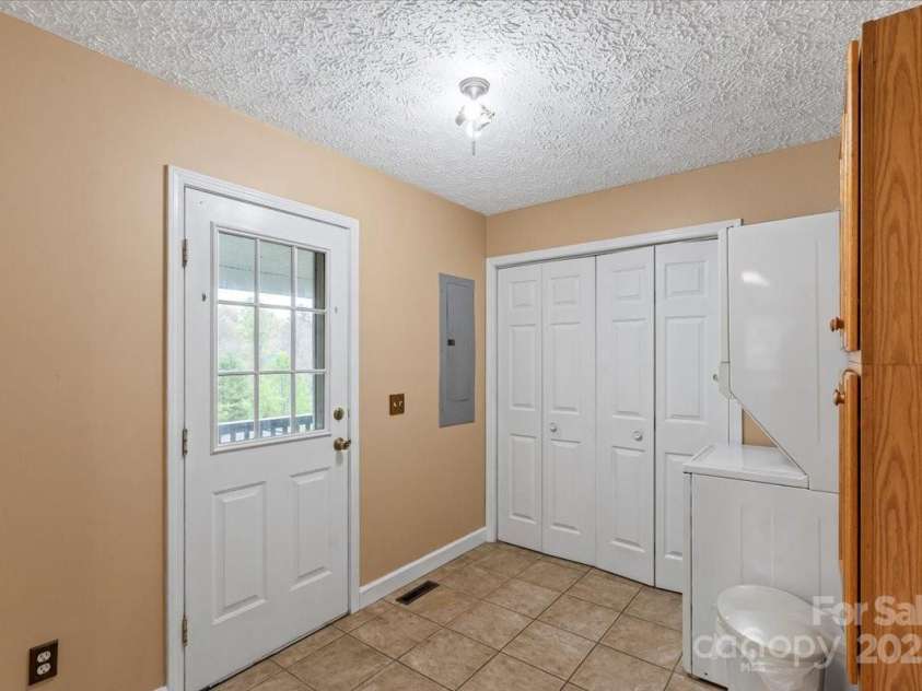 16 Derry Drive, Horse Shoe, NC 28742.  MLS# CAR4242776, YatesRealty ID 10924. 