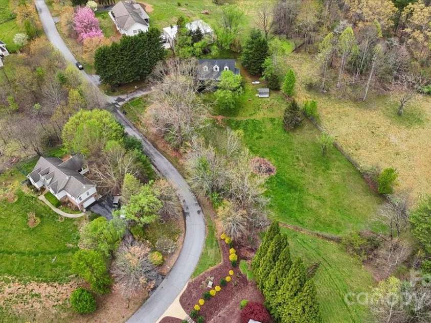 16 Derry Drive, Horse Shoe, NC 28742.  MLS# CAR4242776, YatesRealty ID 10924. 