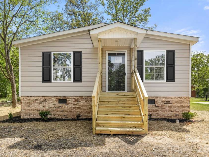 1109 Marion Street, Lancaster, SC 29720.  MLS# CAR4366462, YatesRealty ID 10925. 