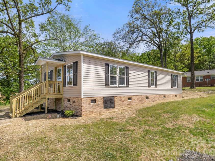 1109 Marion Street, Lancaster, SC 29720.  MLS# CAR4366462, YatesRealty ID 10925. 