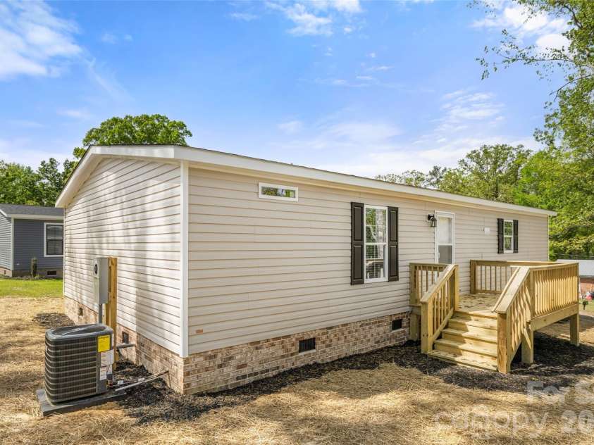 1109 Marion Street, Lancaster, SC 29720.  MLS# CAR4366462, YatesRealty ID 10925. 