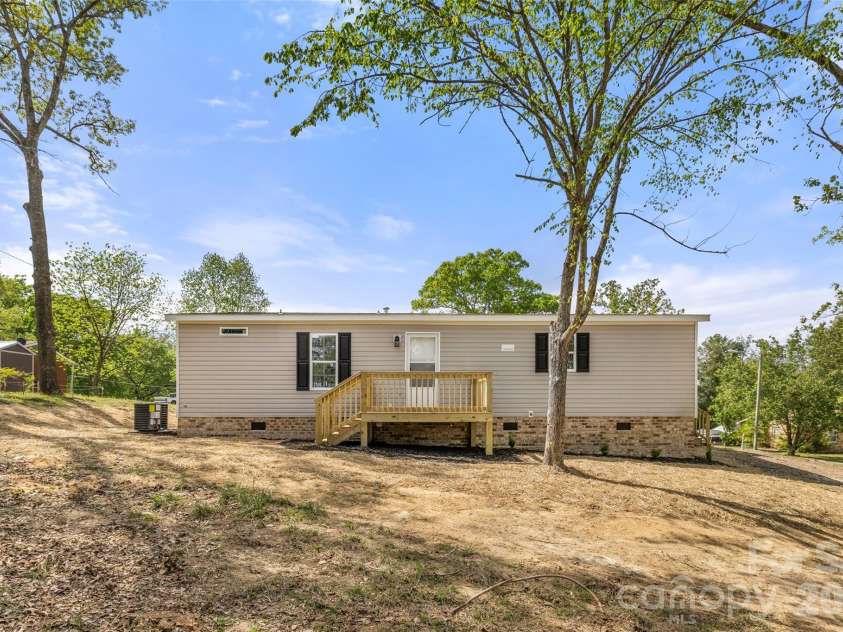 1109 Marion Street, Lancaster, SC 29720.  MLS# CAR4366462, YatesRealty ID 10925. 