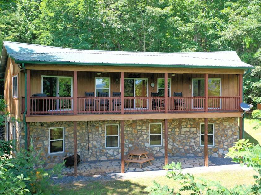 470 Bear Ridge Road, Tuckasegee, NC 28783.  MLS# CAR4159900, YatesRealty ID 10925. 