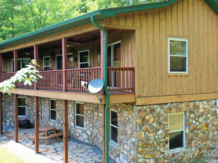 470 Bear Ridge Road, Tuckasegee, NC 28783.  MLS# CAR4159900, YatesRealty ID 10925. 