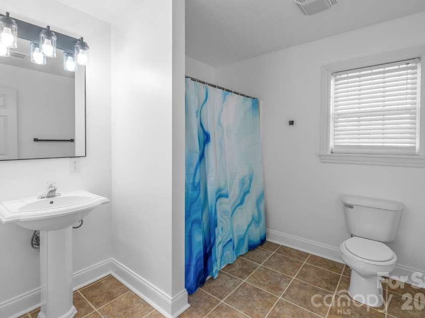 1876 Columbia Road, Chester, SC 29706.  MLS# CAR4364230, YatesRealty ID 10926. Full Bathroom 3 - 2nd Floor