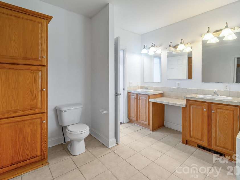 1876 Columbia Road, Chester, SC 29706.  MLS# CAR4364230, YatesRealty ID 10926. Primary Bath 2 on Main