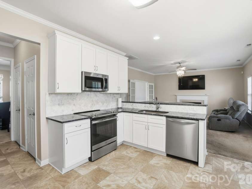 8329 Beardsley Drive, Charlotte, NC 28269.  MLS# CAR4357292, YatesRealty ID 10927. 