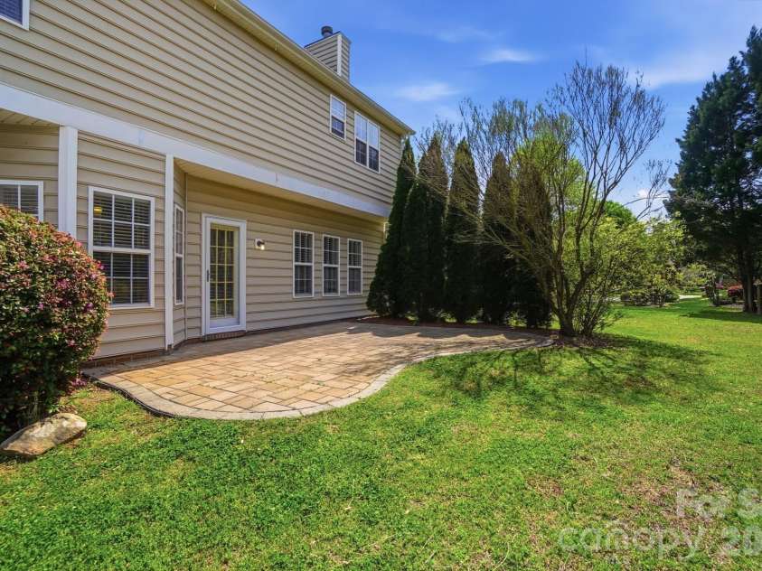 8329 Beardsley Drive, Charlotte, NC 28269.  MLS# CAR4357292, YatesRealty ID 10927. 