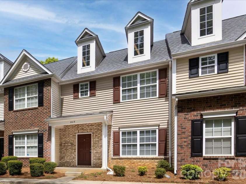 8619 Wandering Creek Way, Charlotte, NC 28227.  MLS# CAR4367292, YatesRealty ID 10929. 