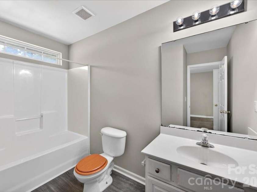 8619 Wandering Creek Way, Charlotte, NC 28227.  MLS# CAR4367292, YatesRealty ID 10929. 