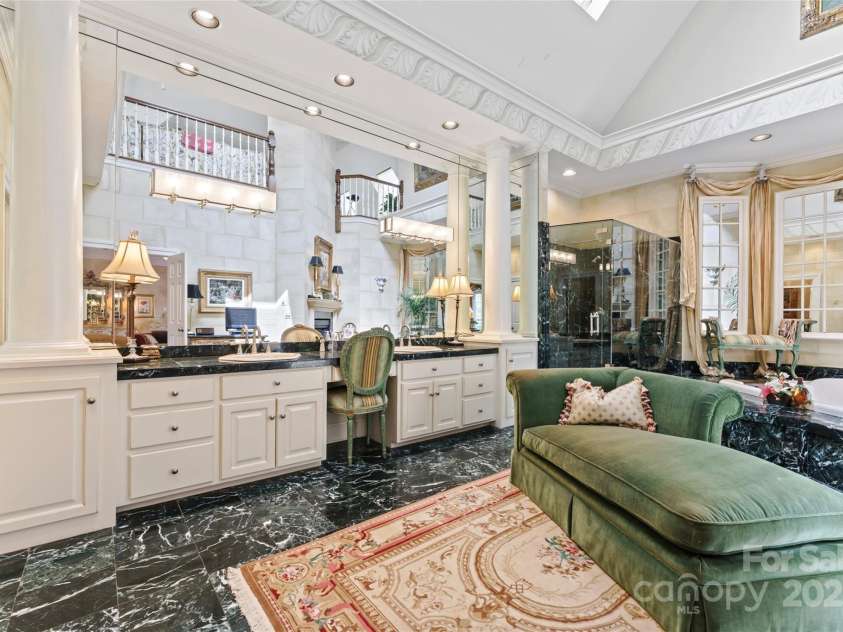 8934 Winged Bourne Drive, Charlotte, NC 28210.  MLS# CAR4245906, YatesRealty ID 10929. Amazing space to create your own dream luxury bath