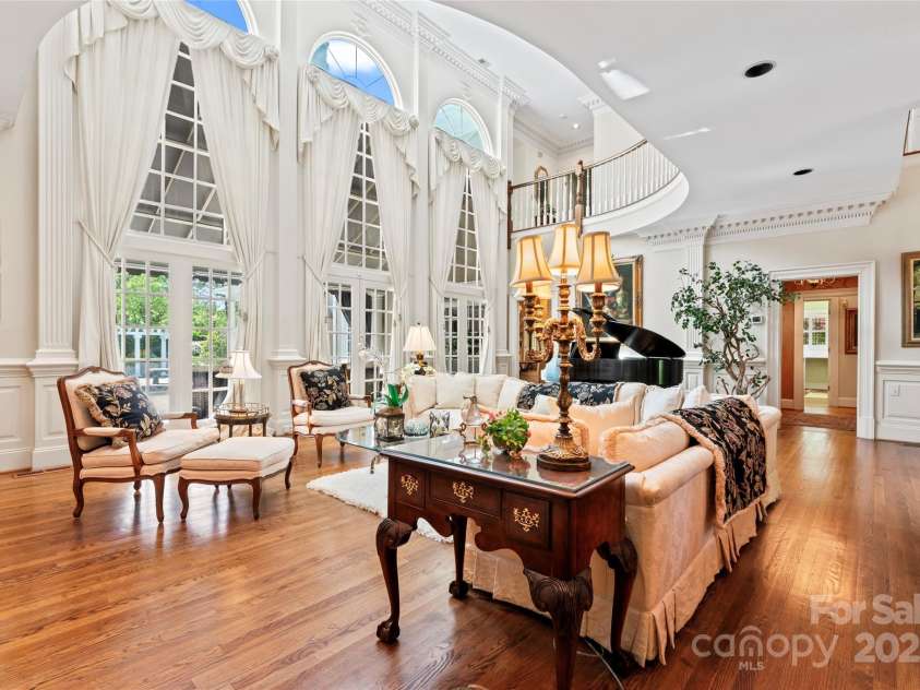 8934 Winged Bourne Drive, Charlotte, NC 28210.  MLS# CAR4245906, YatesRealty ID 10929. Bright two story great room