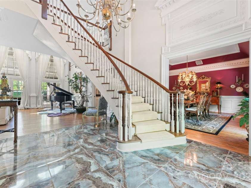 8934 Winged Bourne Drive, Charlotte, NC 28210.  MLS# CAR4245906, YatesRealty ID 10929. Grand front entry
