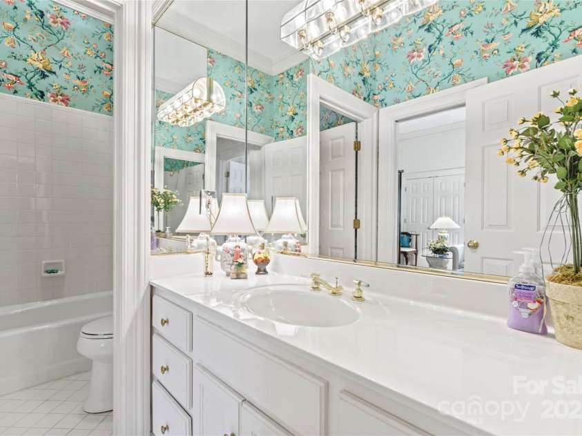 8934 Winged Bourne Drive, Charlotte, NC 28210.  MLS# CAR4245906, YatesRealty ID 10929. Lower level secondary bedroom’s ensuite bath.