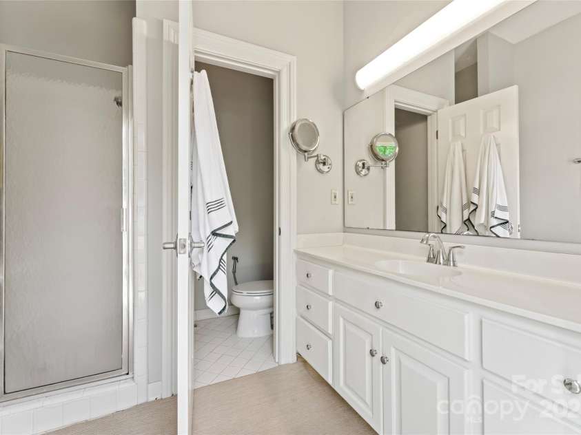 8934 Winged Bourne Drive, Charlotte, NC 28210.  MLS# CAR4245906, YatesRealty ID 10929. Pool bath/ shower