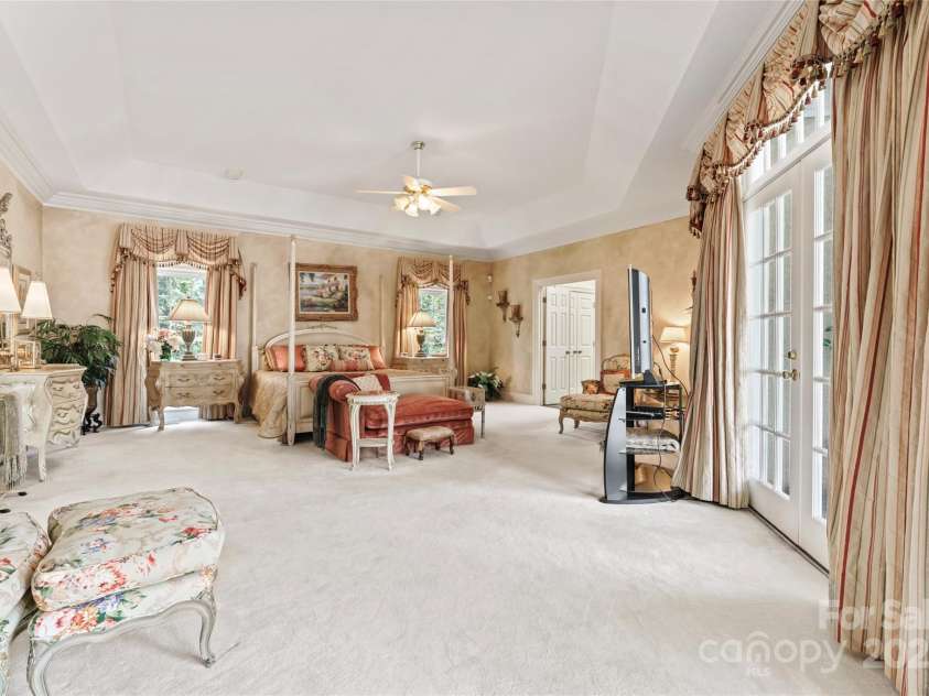 8934 Winged Bourne Drive, Charlotte, NC 28210.  MLS# CAR4245906, YatesRealty ID 10929. TWO STORY Primary suite