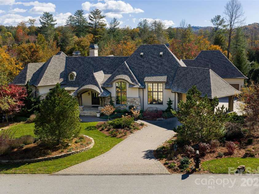 10 Fairsted Drive, Asheville, NC 28803.  MLS# CAR4307795, YatesRealty ID 1093. 10 Fairsted Drive is not just a home; it's a modern fairytale, waiting for its next chapter.