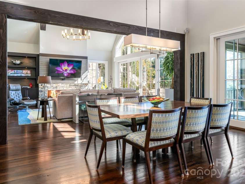 10 Fairsted Drive, Asheville, NC 28803.  MLS# CAR4307795, YatesRealty ID 1093. 