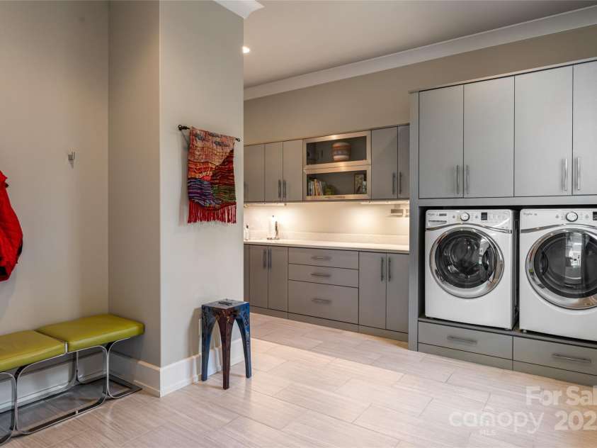 10 Fairsted Drive, Asheville, NC 28803.  MLS# CAR4307795, YatesRealty ID 1093. 