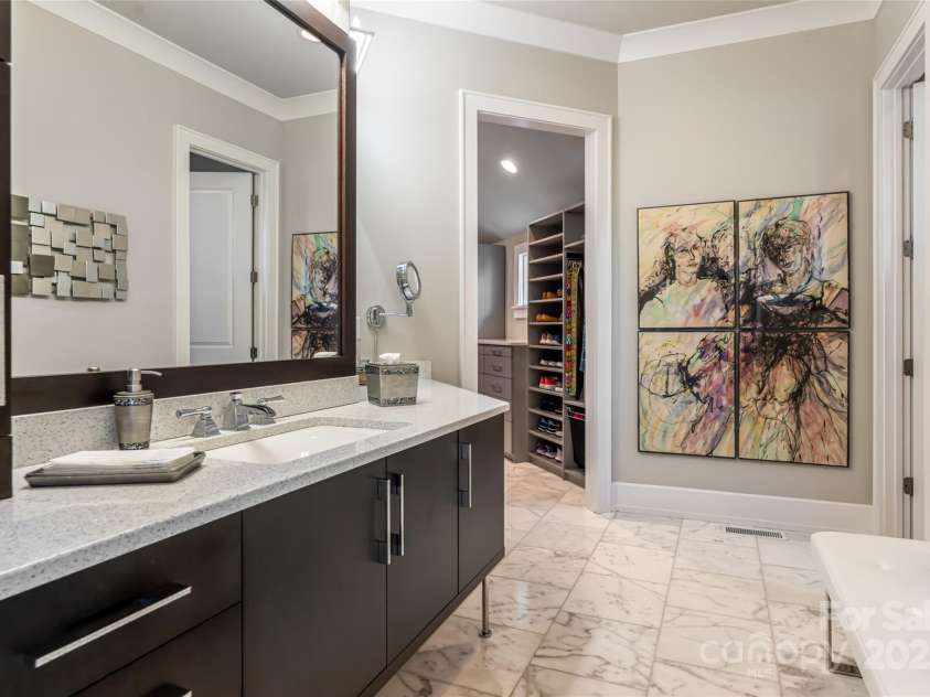 10 Fairsted Drive, Asheville, NC 28803.  MLS# CAR4307795, YatesRealty ID 1093. 