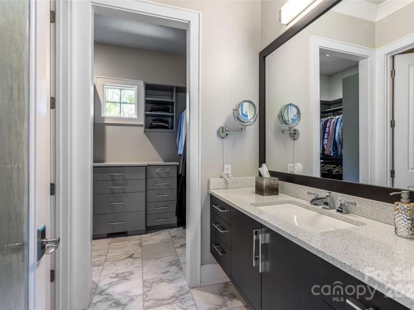 10 Fairsted Drive, Asheville, NC 28803.  MLS# CAR4307795, YatesRealty ID 1093. 