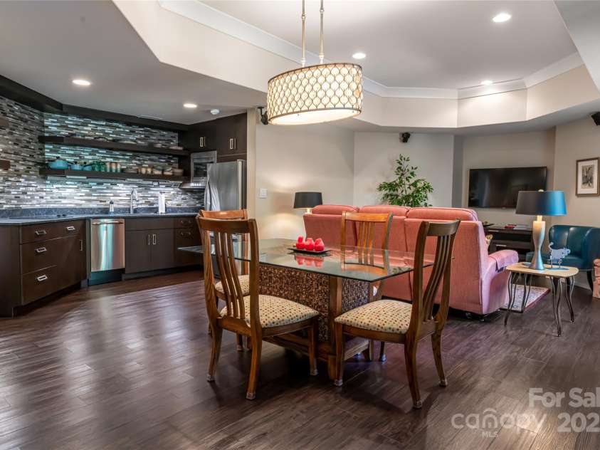 10 Fairsted Drive, Asheville, NC 28803.  MLS# CAR4307795, YatesRealty ID 1093. 